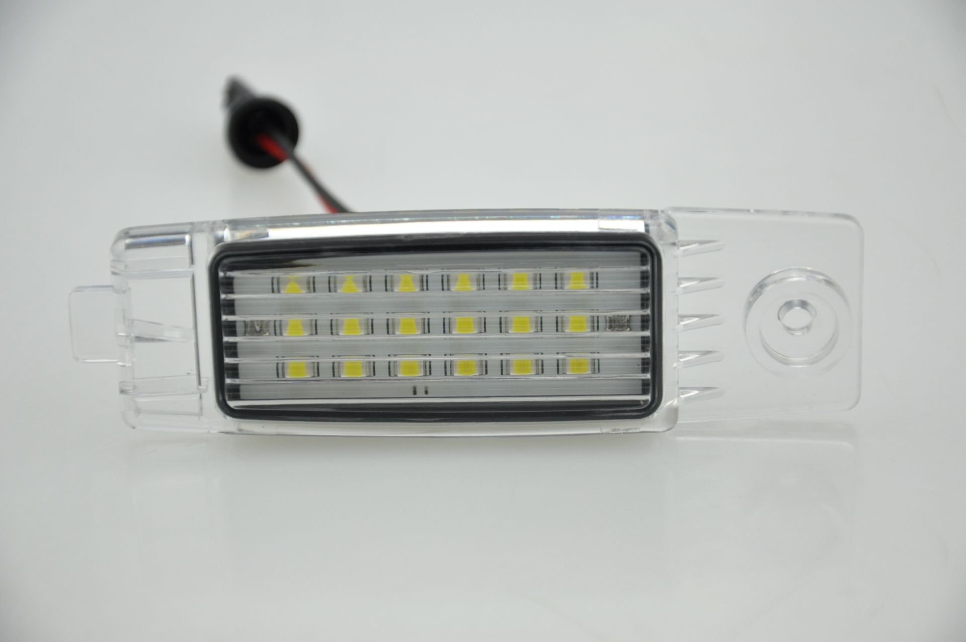 products/722/svetla tablice lexus rx300.jpg - LED SIJALICE ZA OSVETLJENJE TABLICE - LEXUS 030404 - Xenon Svetla Beograd